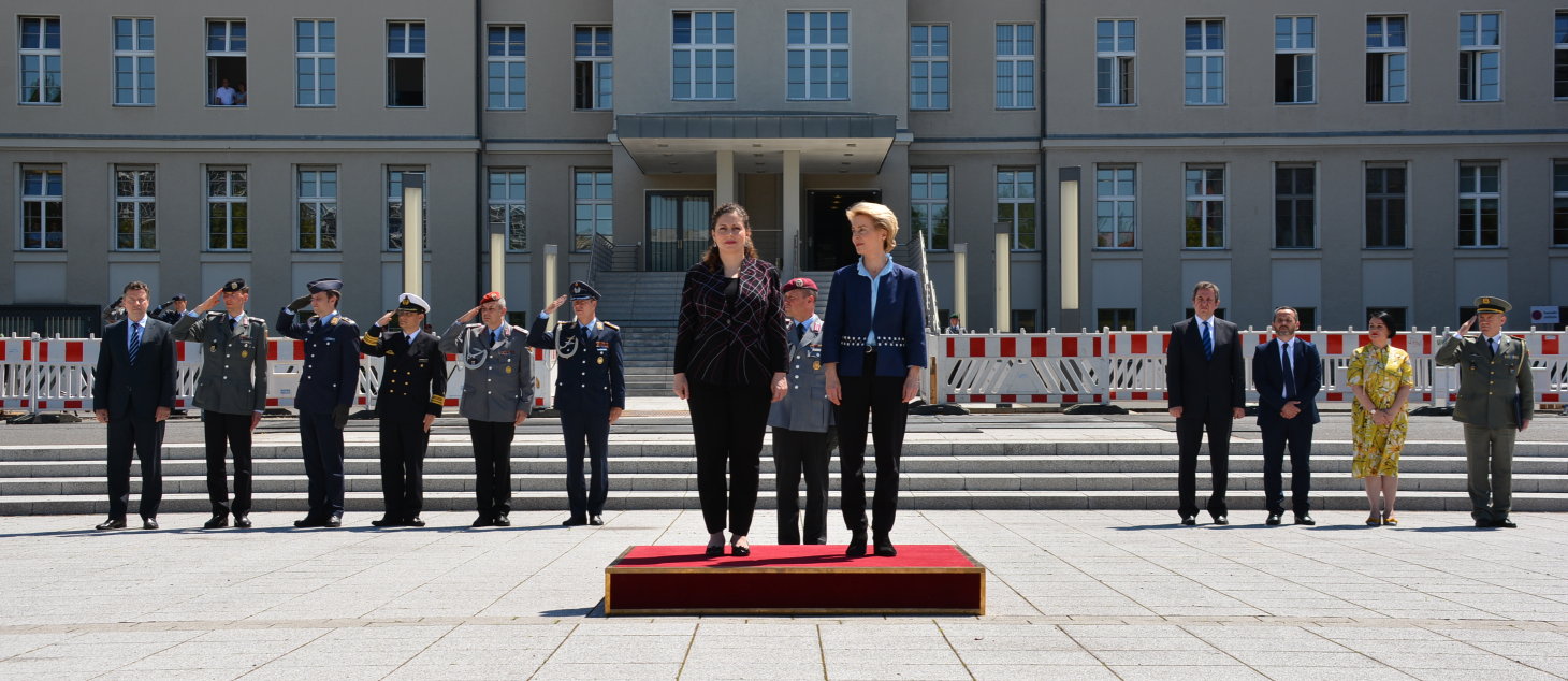 Albanische Verteidigungsministerin Olta Xhaçka zum Antrittsbesuch in Berlin