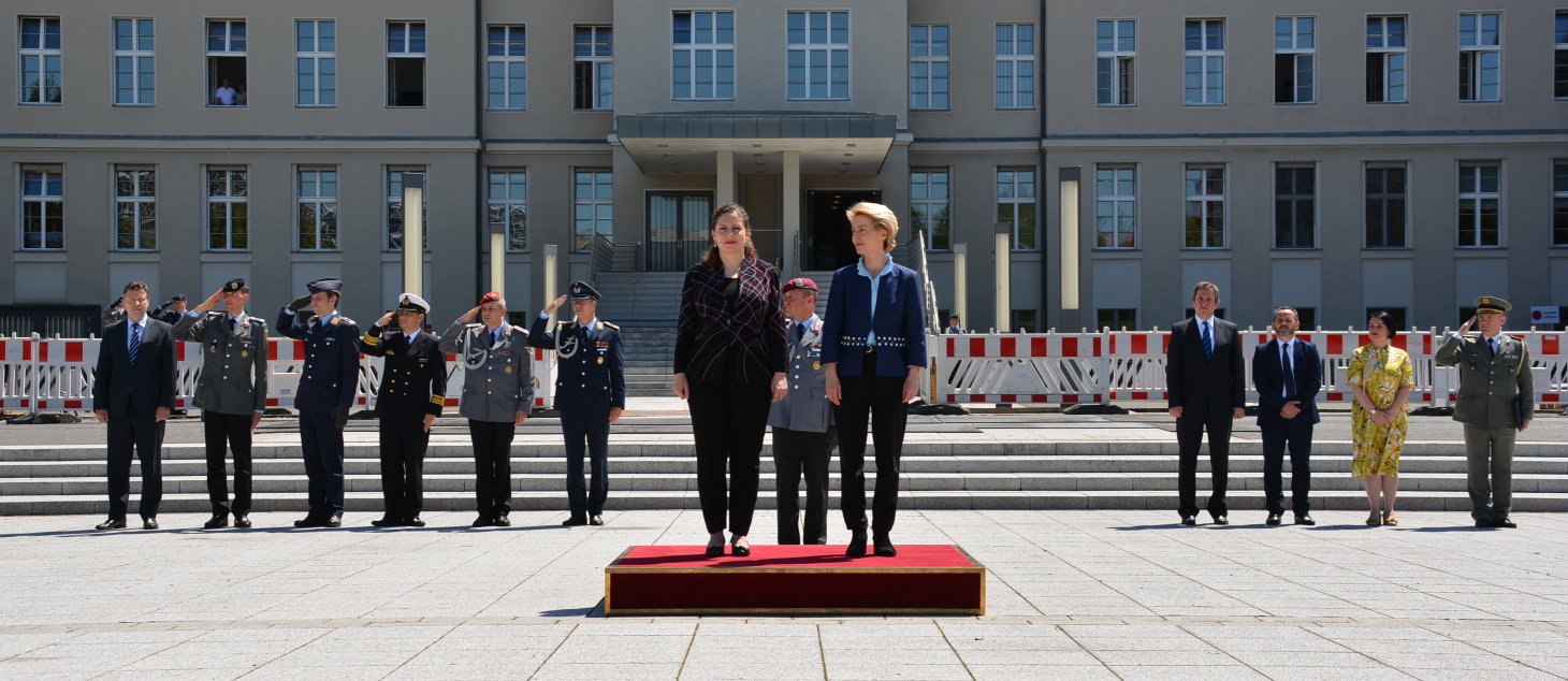 Albanische Verteidigungsministerin Olta Xhaçka zum Antrittsbesuch in Berlin Albanische Verteidigungsministerin Olta Xhaçka zum Antrittsbesuch in Berlin