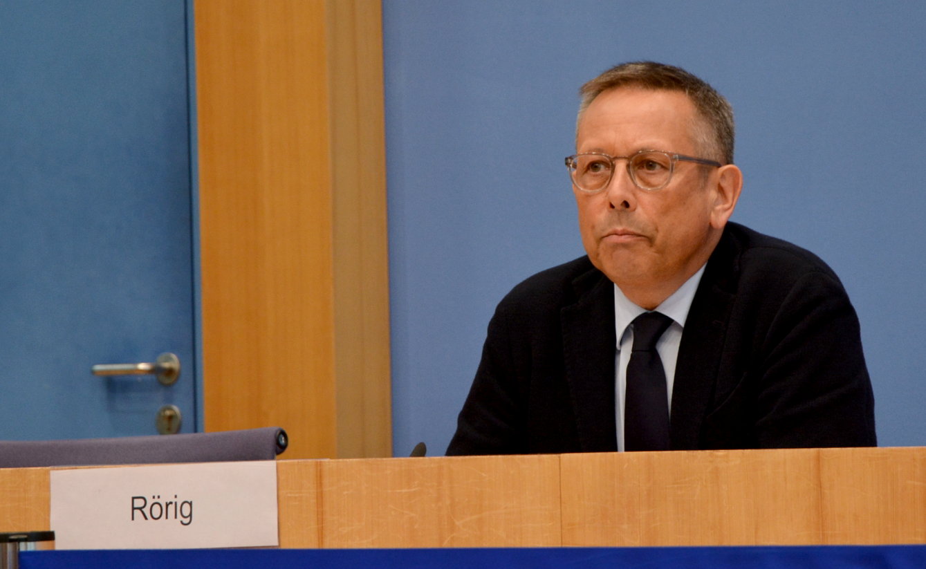 Unabhängige Beauftragte für Fragen des sexuellen Kindesmissbrauchs (UBSKM) Johannes-Wilhelm Rörig stellt das Positionspapier 2020 in der Bundespressekonferenz vor