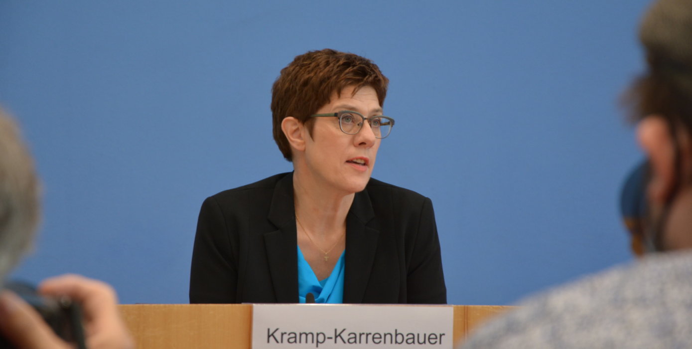 Pressekonferenz AKK Kramp-Karrenbauer Generalinspekteur Eberhard Zorn Arbeitsgruppe KSK