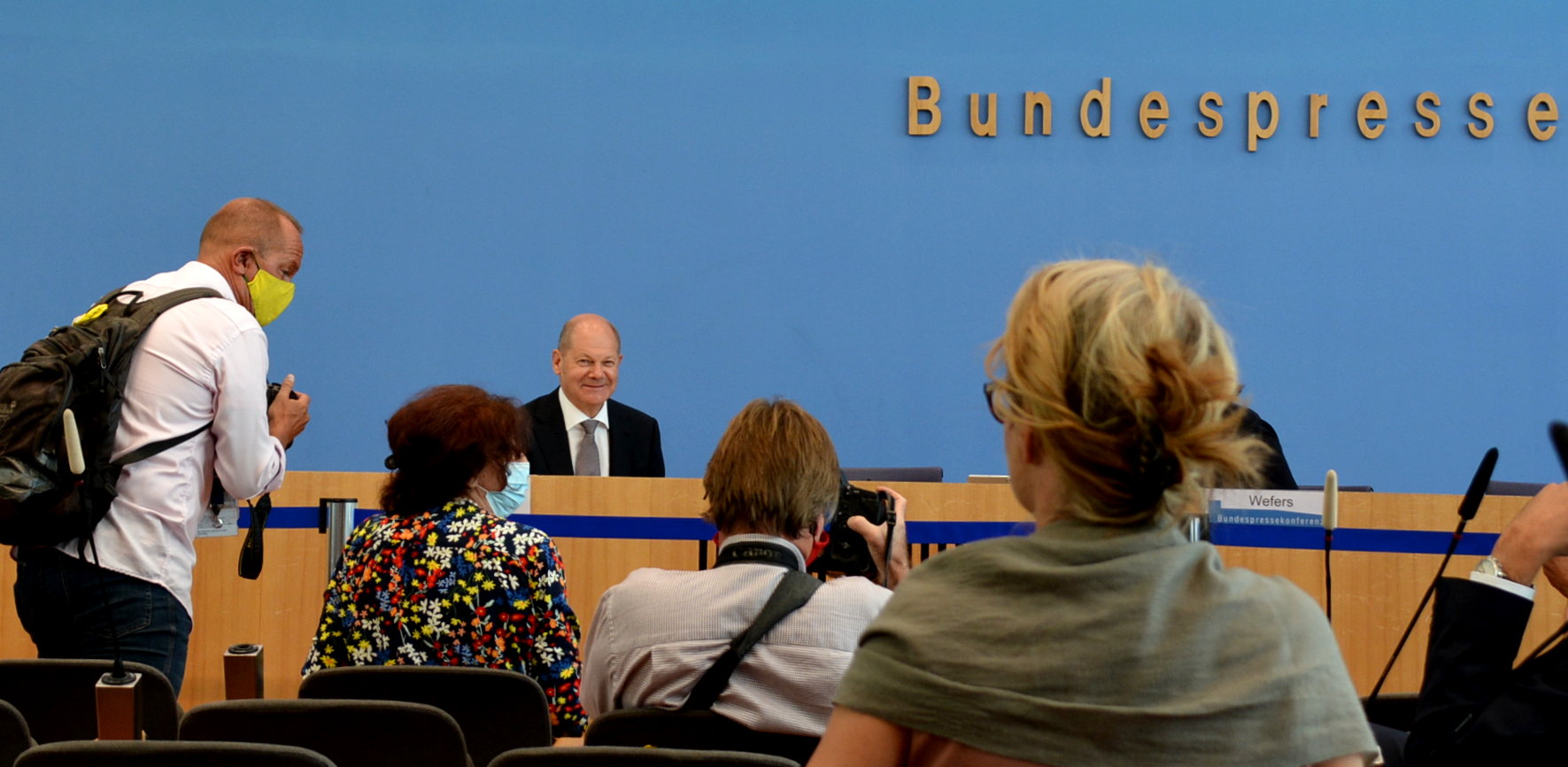 Bundesfinanzminister Olaf Scholz stellt den Bundeshaushalt 2021 in der Bundespressekonferenz vor