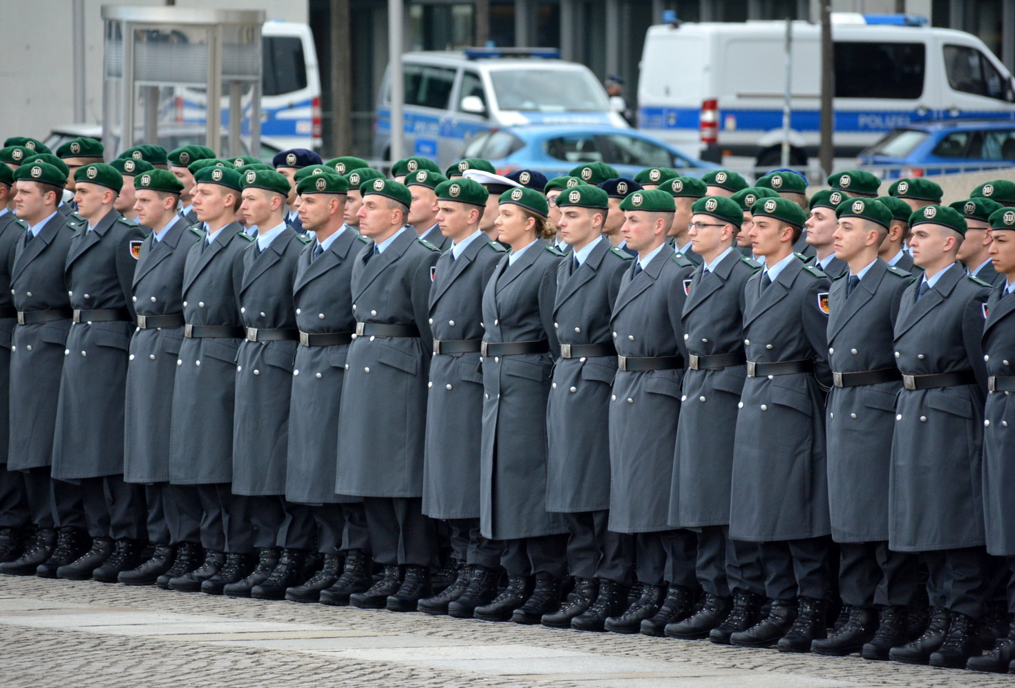 Gelöbnis vor dem Reichstag zum 64. Jahrestag der Gründung der Bundeswehr