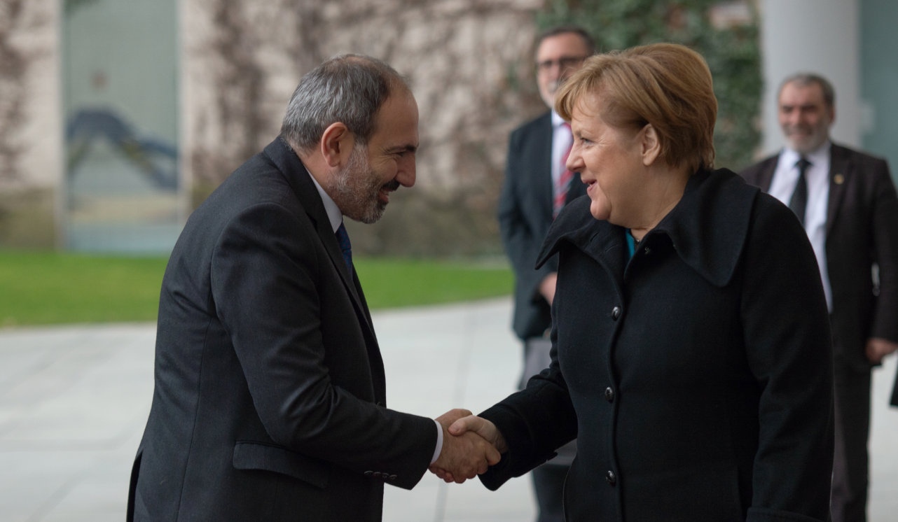Armeniens Ministerpräsident Nikol Pashinyan Angela Merkel