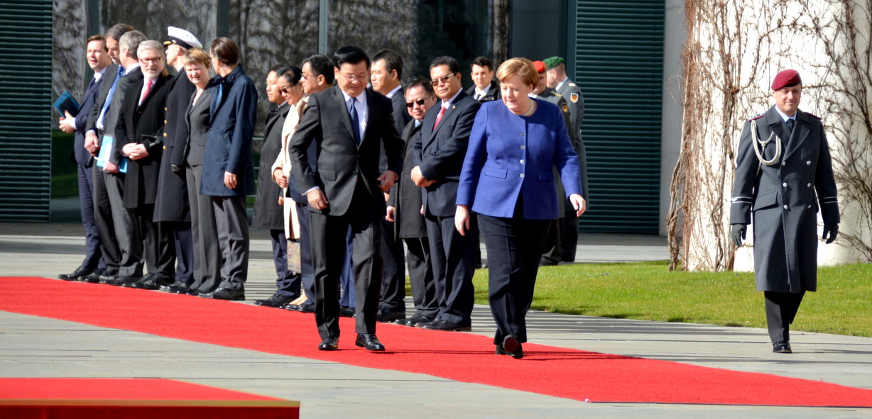 Laos Premierminister Thongloun Sisoulith Berline Angela Merkel
