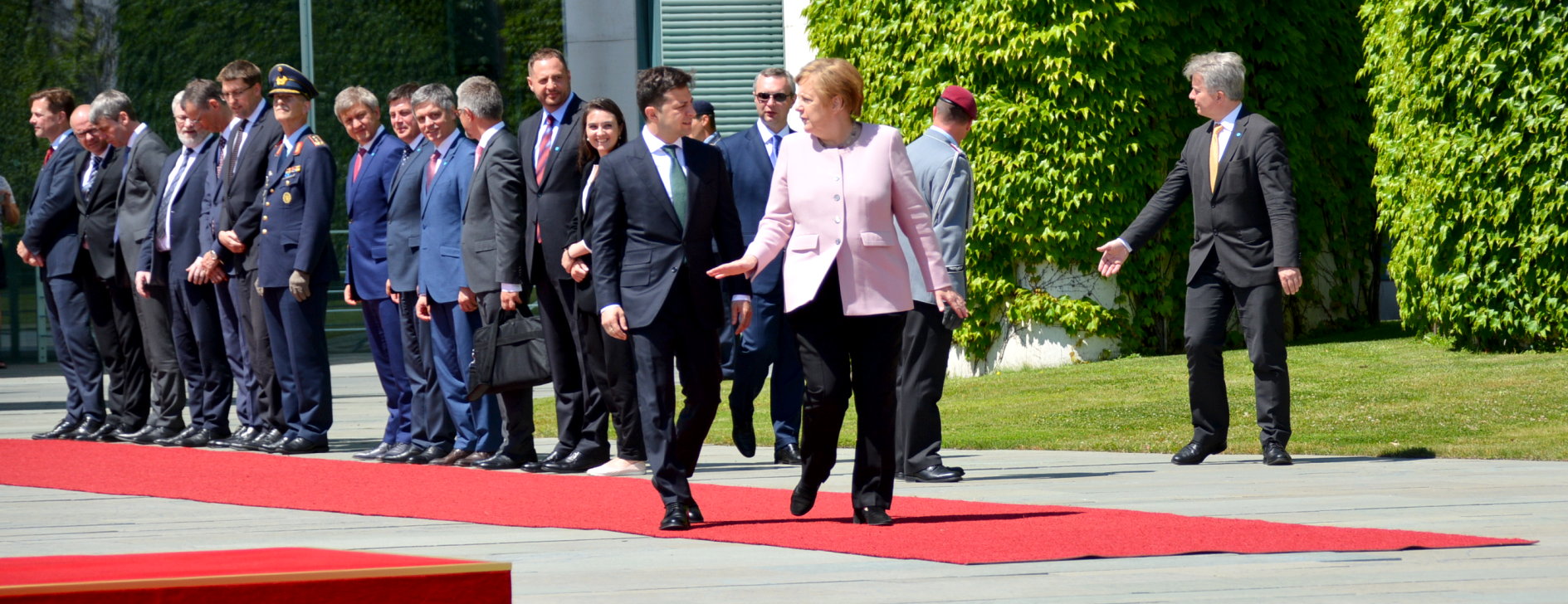 Ukrainischer Präsident Wolodymyr Selensky zum Antrittsbesuch bei Angela Merkel