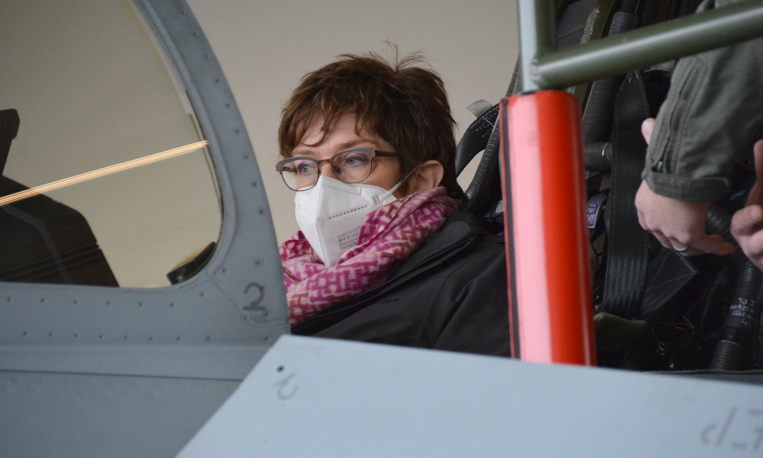 Eurofighter: Truppenbesuch #AKK beim TaktLwG 37 auf dem Fliegerhorst Laage