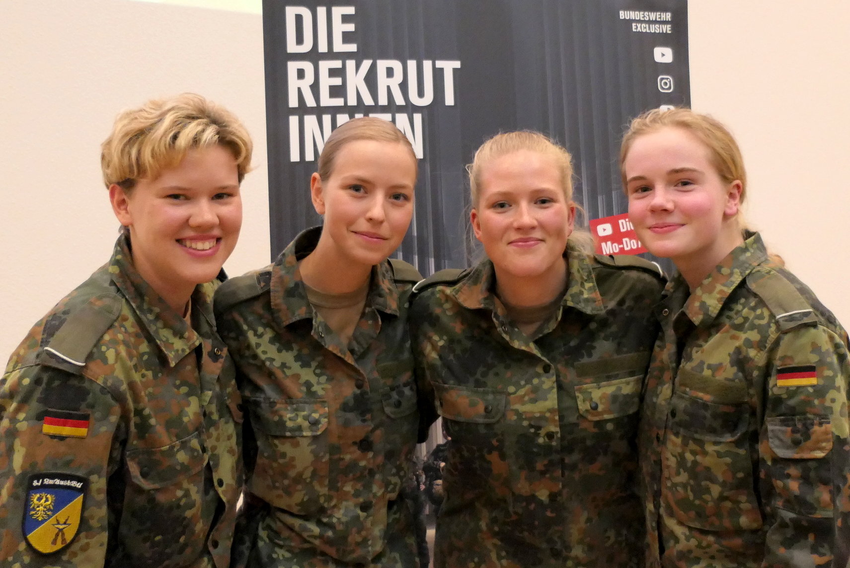 DIE REKRUTINNEN auf Bundeswehr Exclusive - Vier der Protagonistinnen der ne...