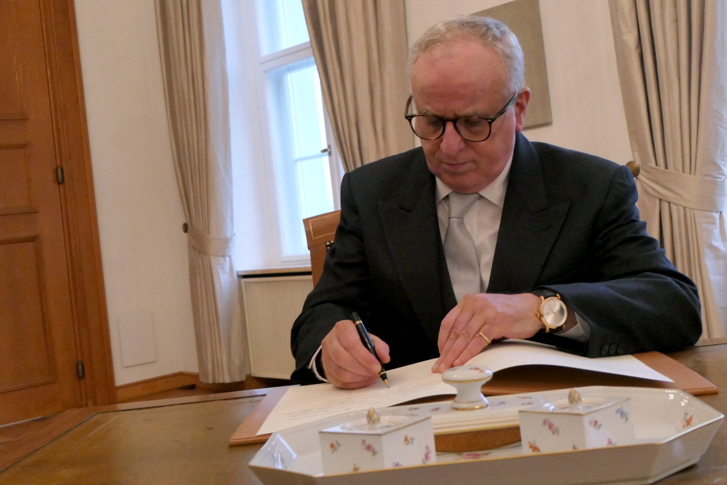 Botschafter der Demokratischen Volksrepublik Algerien, Smail Allaoua, bei Bundespräsident Frank-Walter Steinmeier im Schloss Bellevue akkreditiert