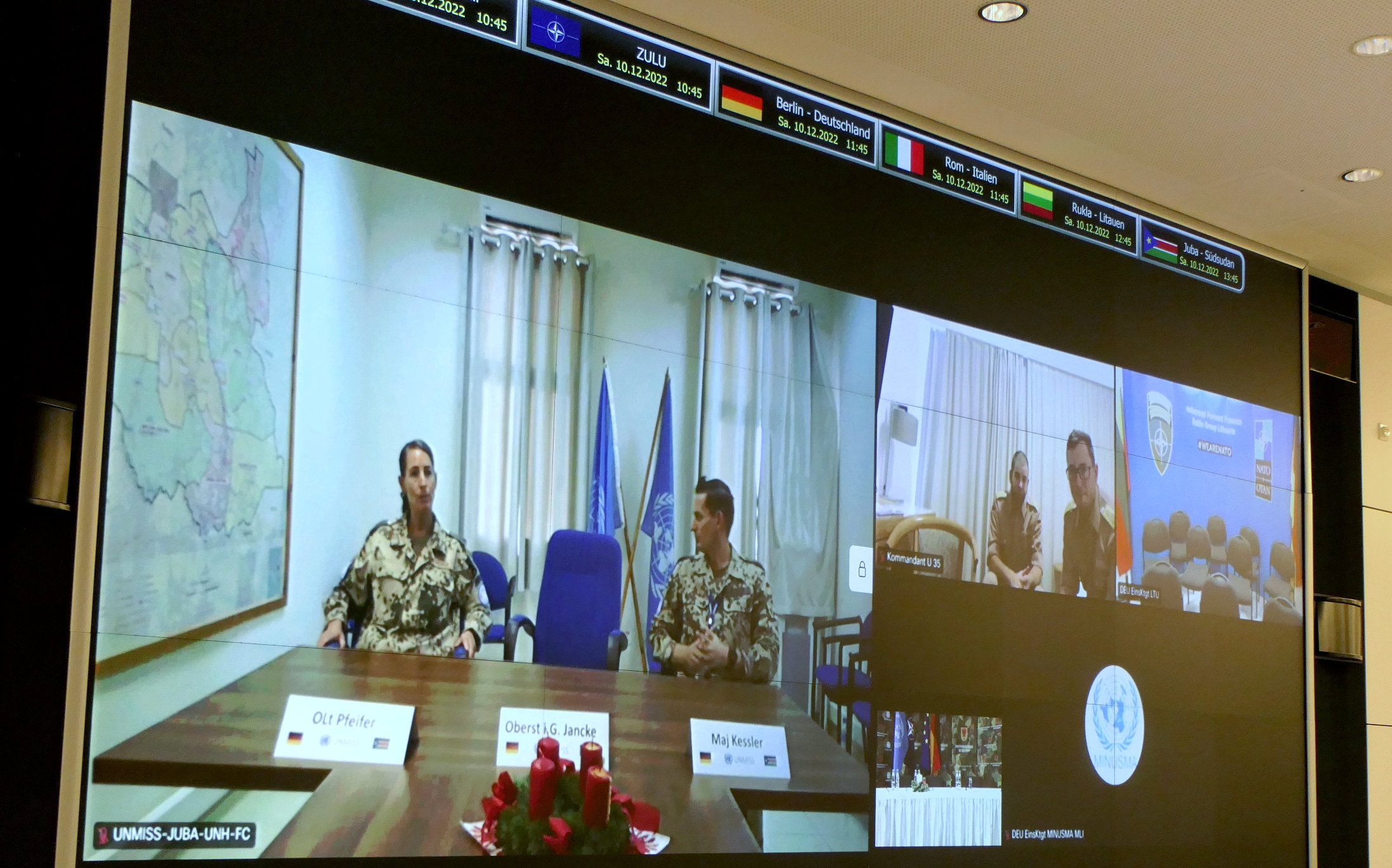 Bundespräsident informiert sich im Einsatzführungskommando über die Lage vor Ort und das Wohlergehen der Soldaten